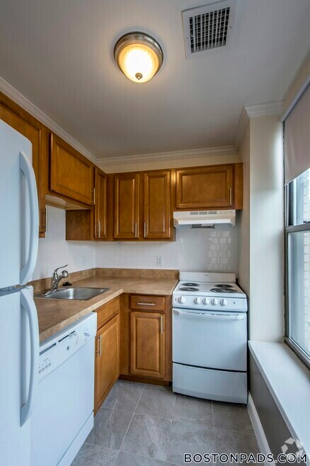 Building Photo - 1088 Boylston St