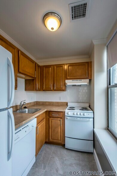 Primary Photo - 1126 Boylston St