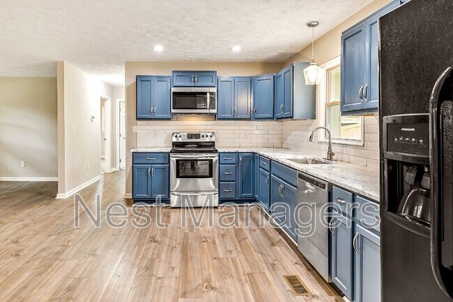 Building Photo - 1604 Crescent Dr