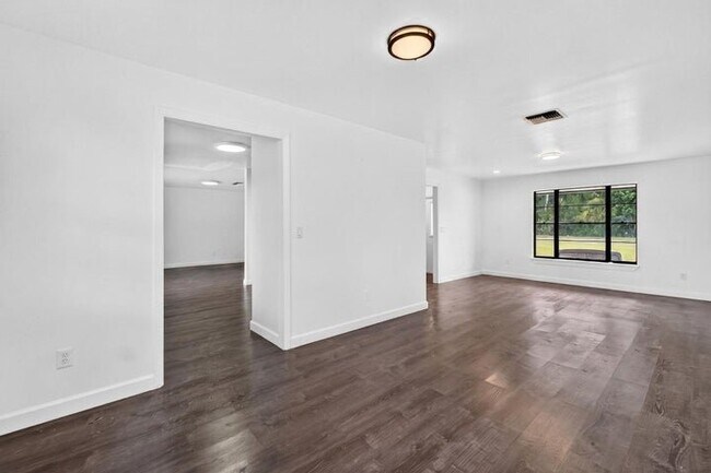 Building Photo - 5989 Coconut Blvd