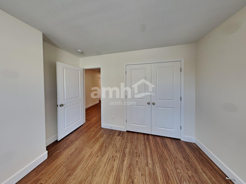 Building Photo - 9284 S Park St