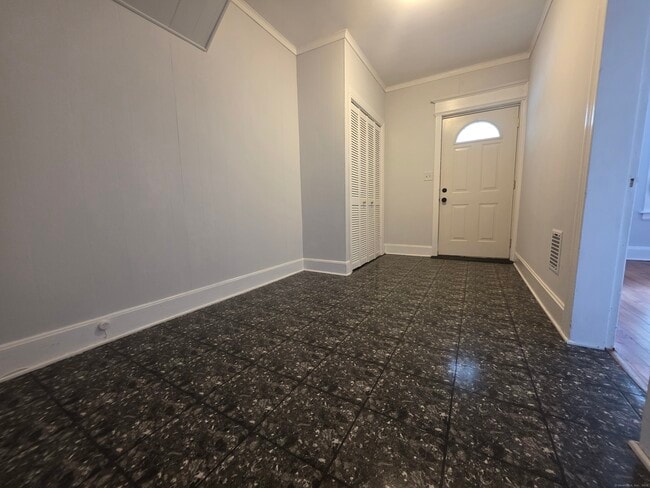 Building Photo - 264 Villa Ave