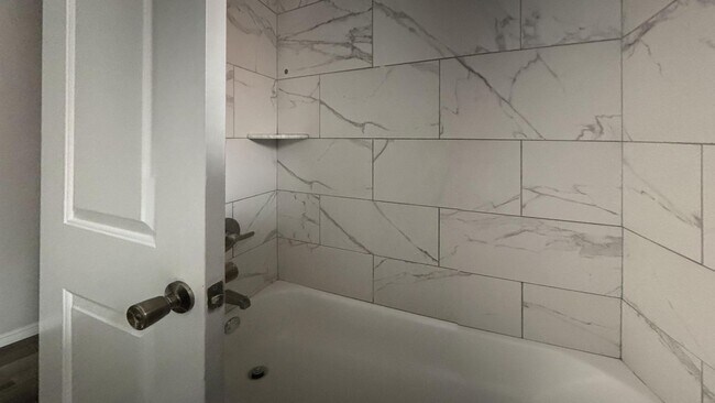 Building Photo - 121 N 59th St