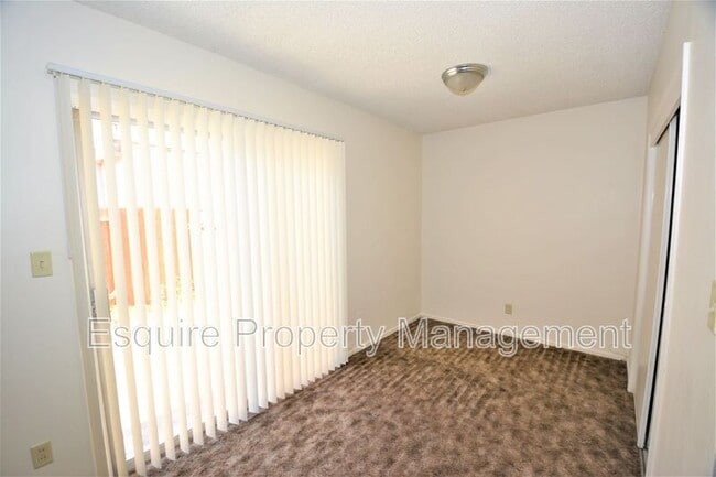 Building Photo - 2050 N Ventura Rd