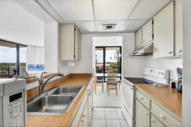 Building Photo - 1055 S Beach Rd