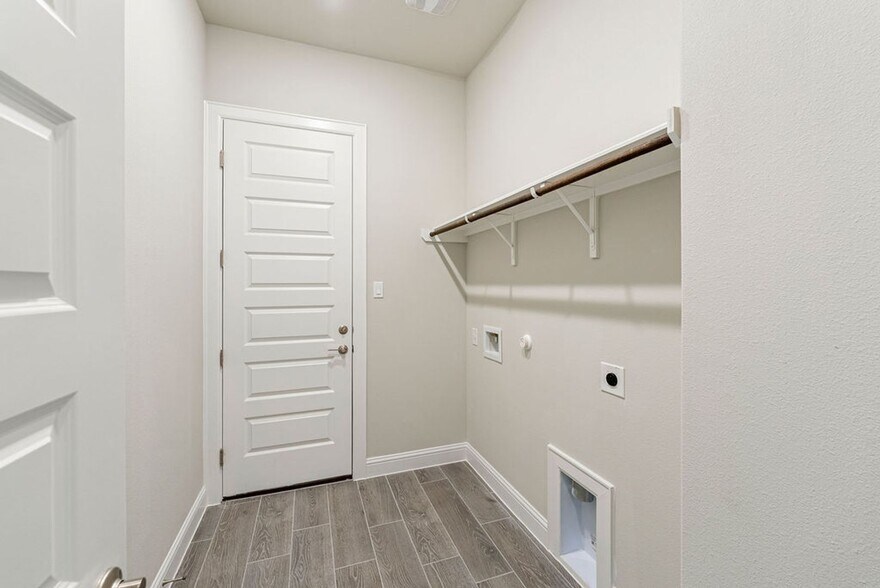Building Photo - 601 C-Bar Ranch Trl