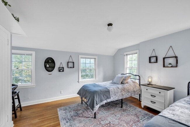 Building Photo - Charming 2 Bed 2 Bath House in the Heart of Madison - Fully Furnished!