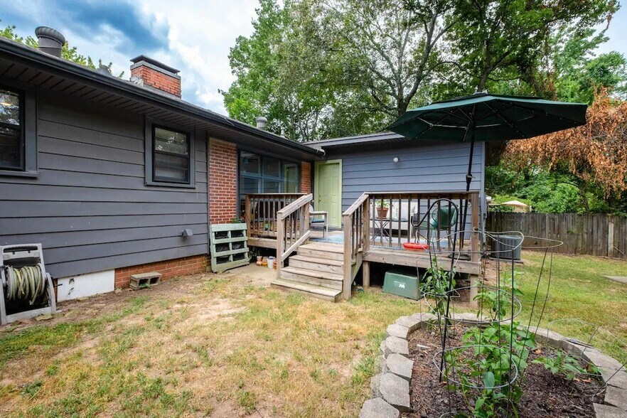 Building Photo - 2100 Durwood Rd