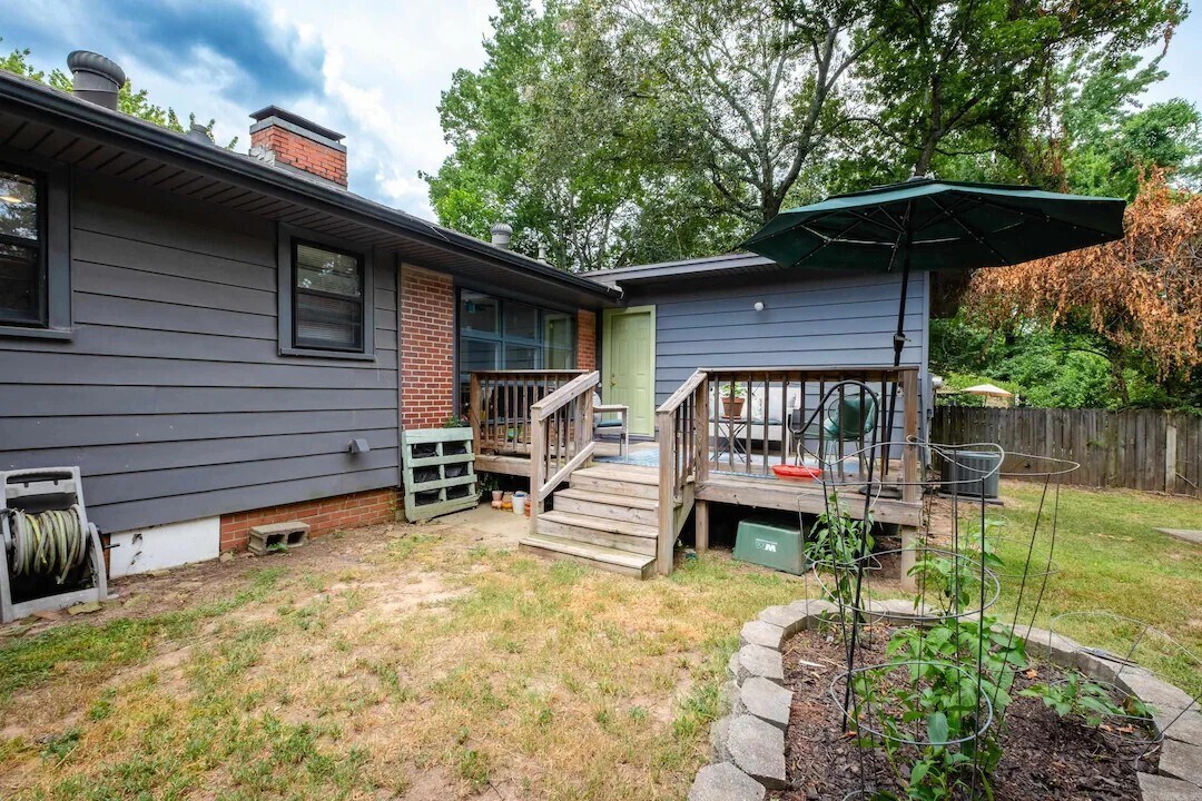 Building Photo - 2100 Durwood Rd