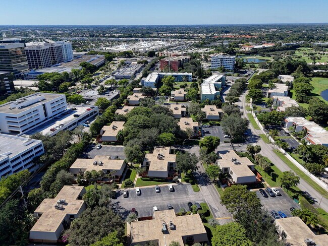 Building Photo - 1700 Embassy Dr