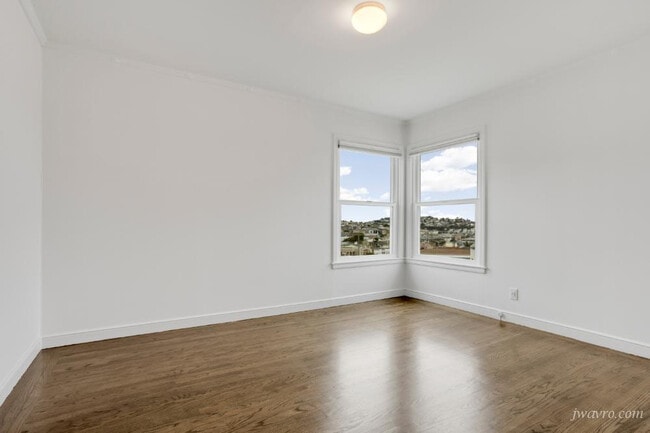 Building Photo - 2 Lapham Way
