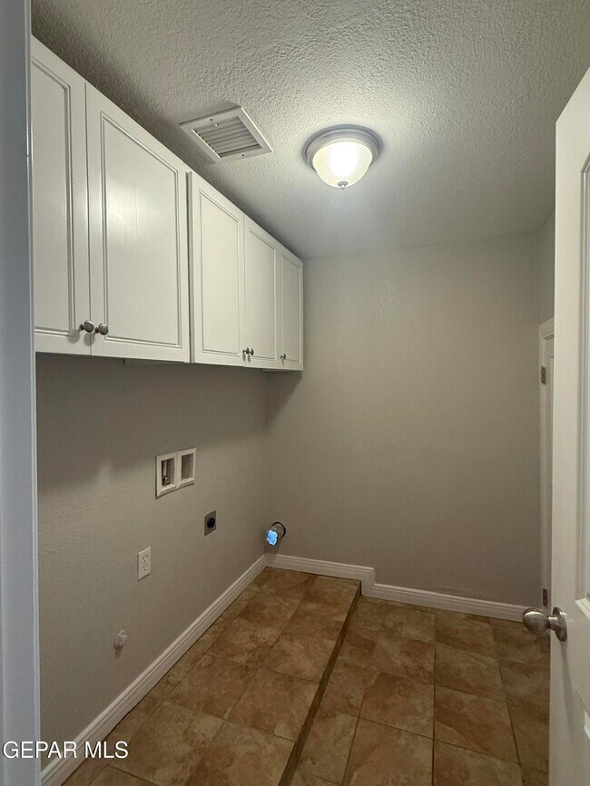 Building Photo - 218 Easter Way