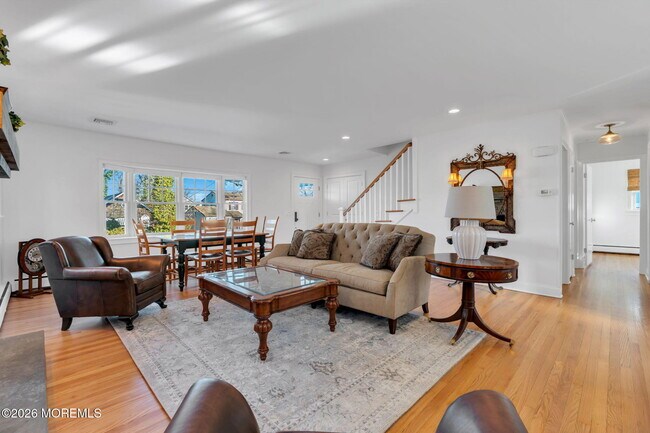 Building Photo - 723 Pitney Dr