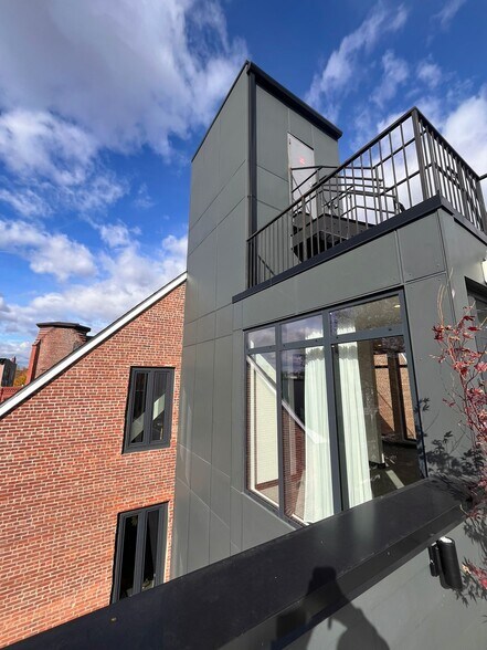 Building Photo - 328 Pacific Ave