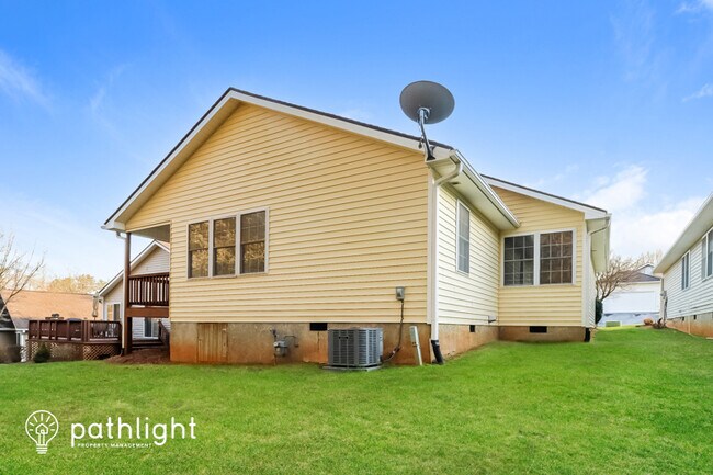 Building Photo - 110 Creeks End Circle, Mills River, NC, 28759