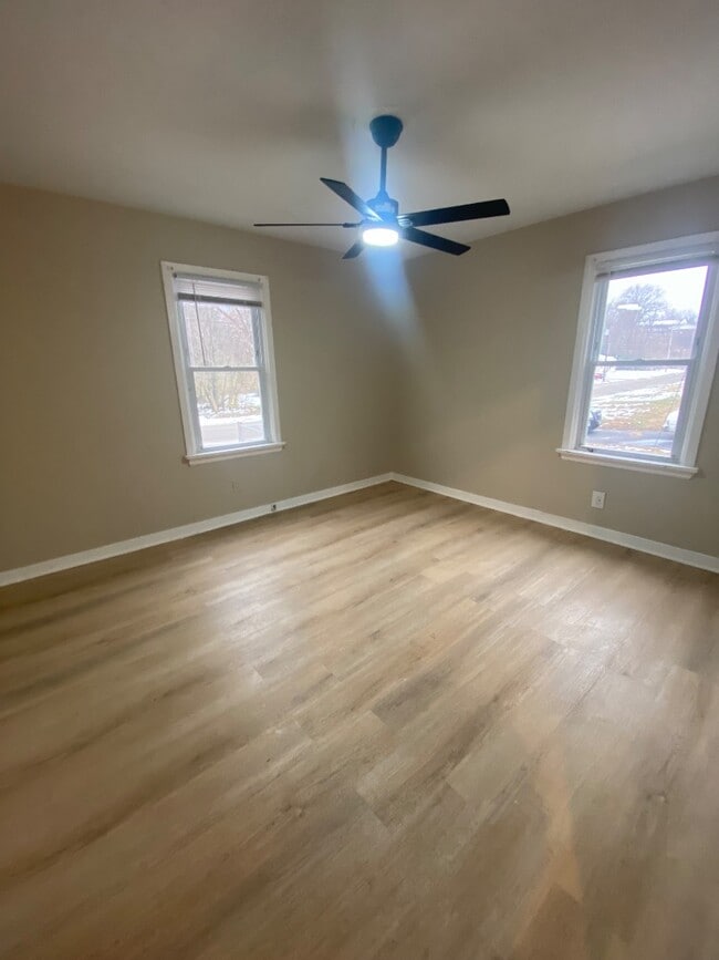 Building Photo - 829 Carson Rd