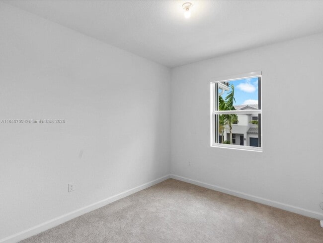 Building Photo - 106 SW 184th Ave