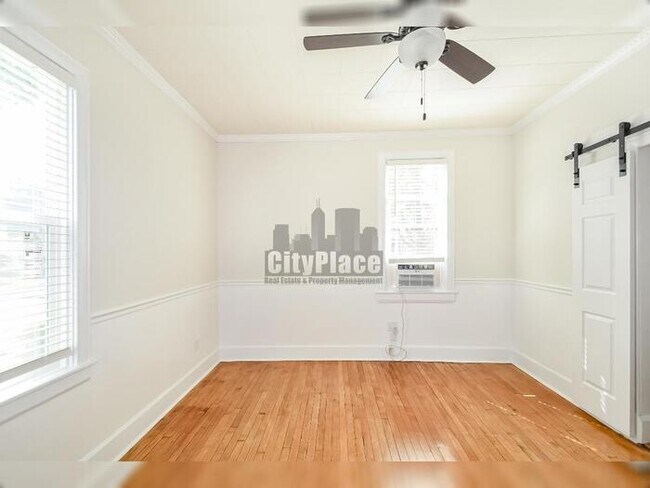 Building Photo - 1228 E Perry St