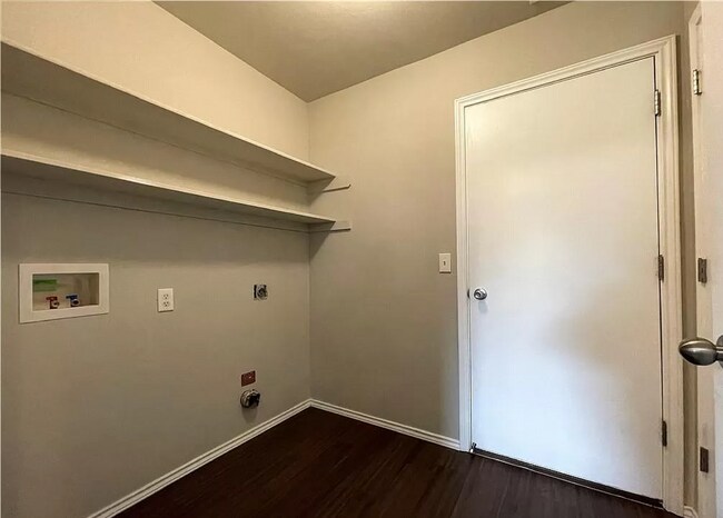 Building Photo - Beautiful 3-Bedroom Home with Easy Access ...