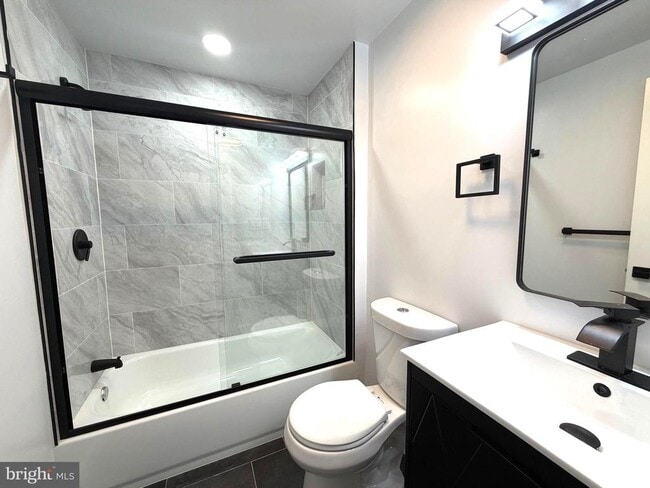 Building Photo - 330 N 2nd St