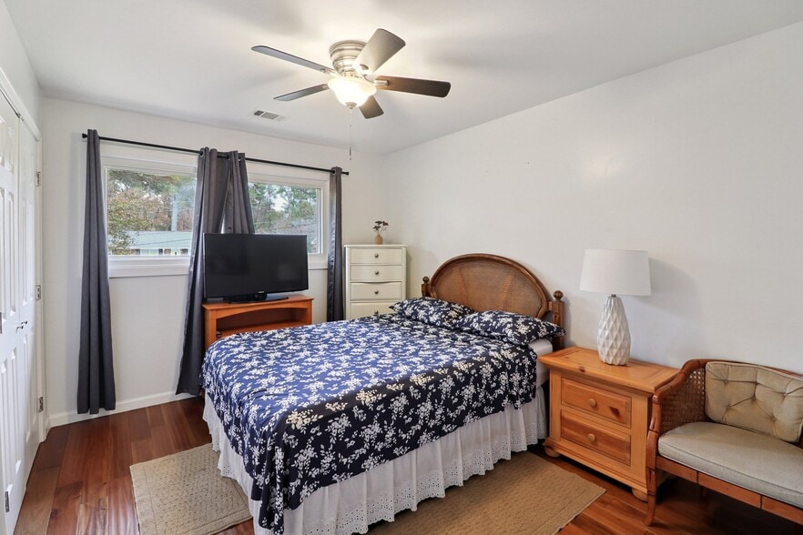 Building Photo - 2650 Colonial Dr