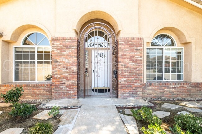 Building Photo - 3 Bedroom + Office, 2 Bath Home with Solar...