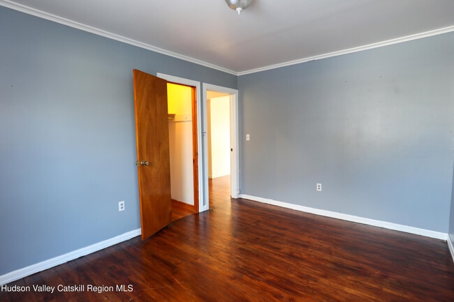 Building Photo - 156 Lampman Ave