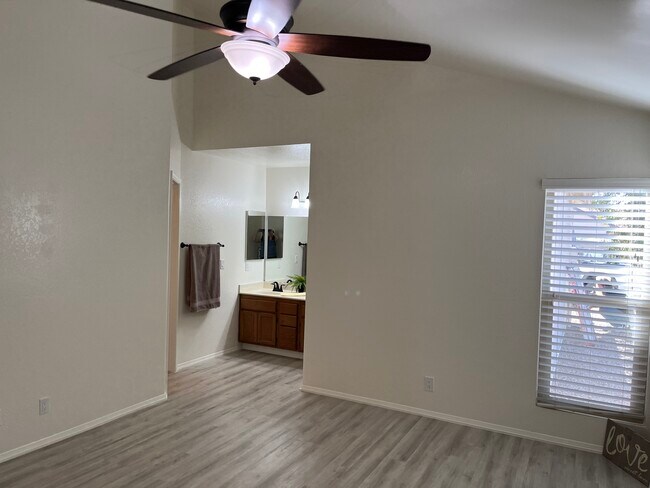 Building Photo - 1200 W Boxelder Cir