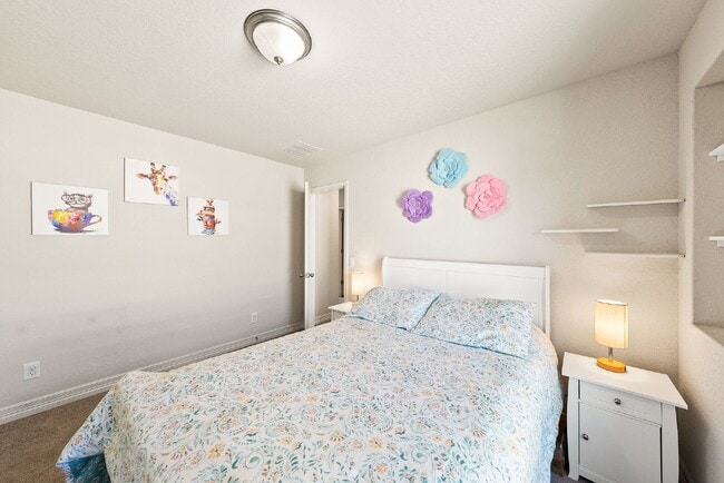 Building Photo - 2 WEEKS FREE RENT w/ 12 Month Lease!!!!!