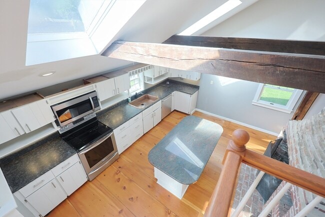 Building Photo - 144 Old Connecticut Path