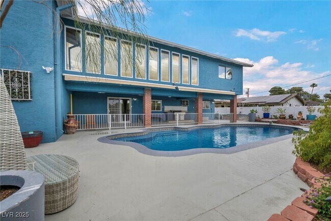 Building Photo - 1601 Eaton Dr
