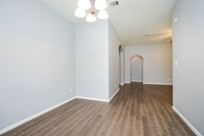Building Photo - 11110 Fall Point Dr