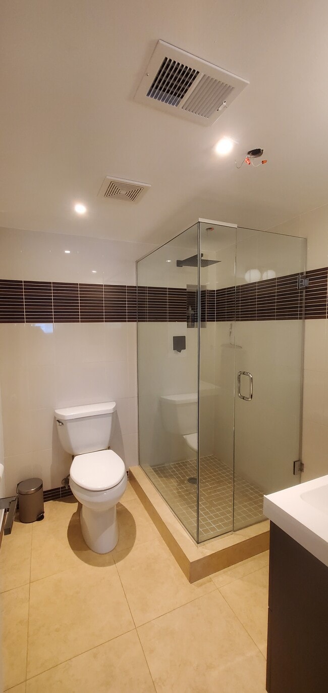 Building Photo - 18901 NE 14th Ave