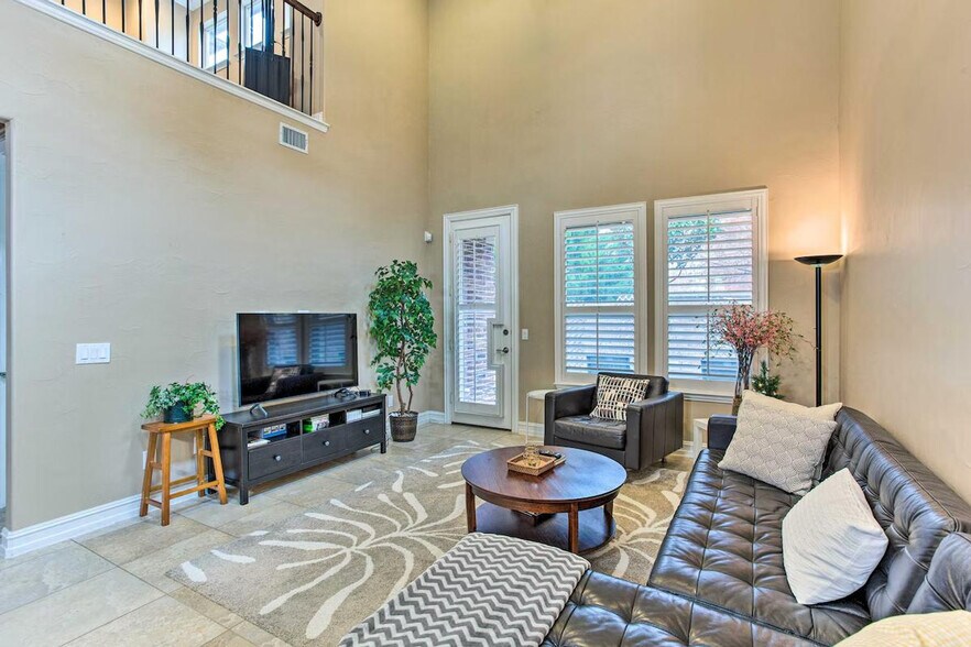 Building Photo - 4745 Durham Dr