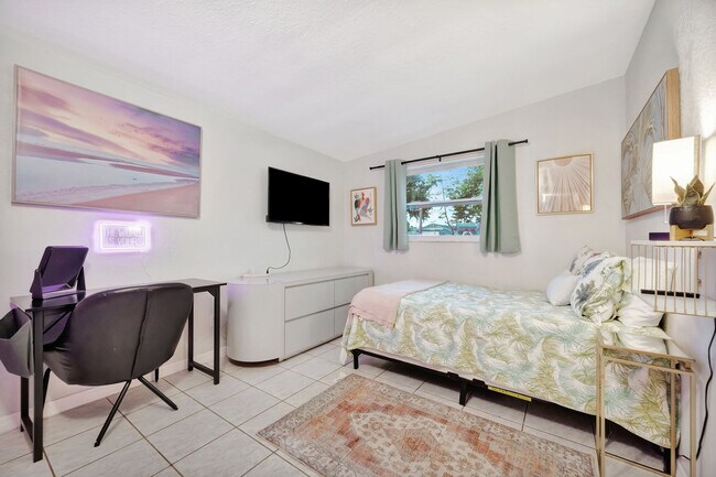 Building Photo - 5025 9th Ave S