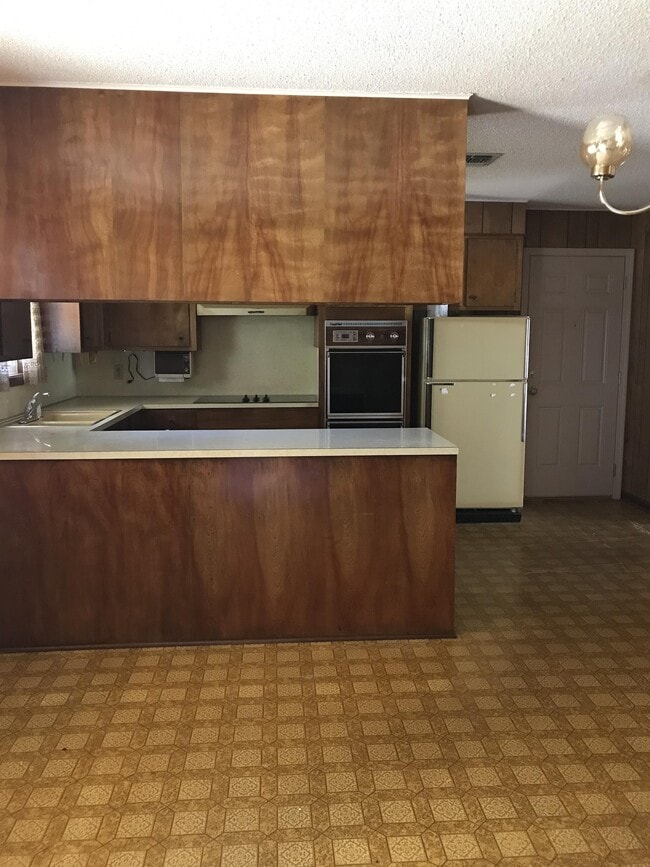 Building Photo - 2170 Prairie Rd