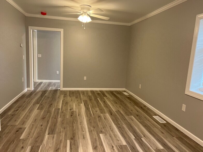 Building Photo - 324 Front St