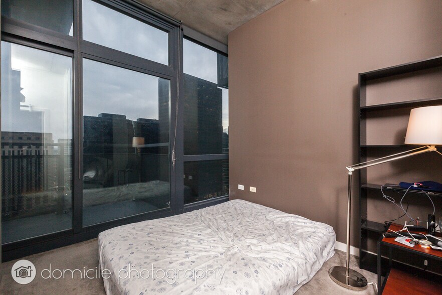 Building Photo - 235 W Van Buren St