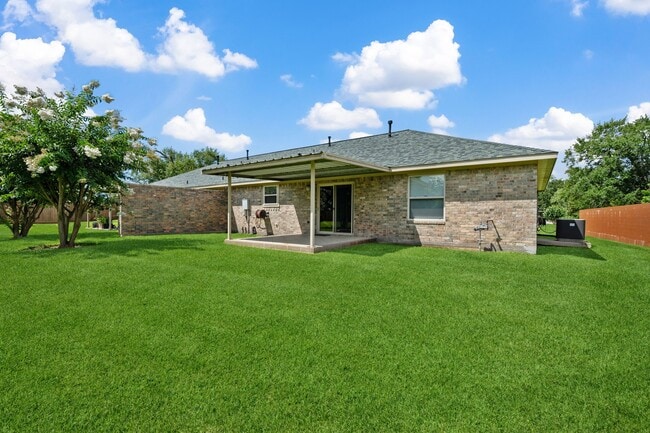 Building Photo - 470 W Houston St