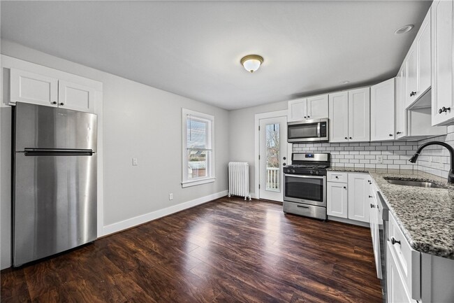 Building Photo - 164 Laburnam Crescent