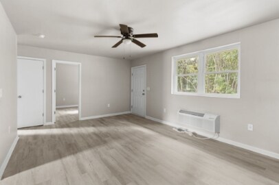 Building Photo - 1217 Pineview St