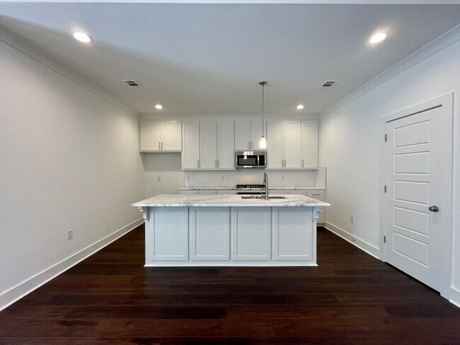 Building Photo - 9674 Brookfield Ave