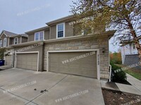 Building Photo - Beautiful and Spacious Olathe Townhome-Ava...