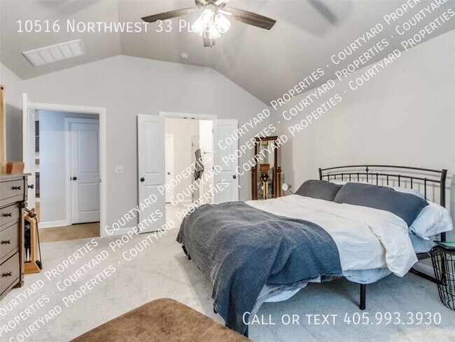 Building Photo - 10516 NW 33rd Pl