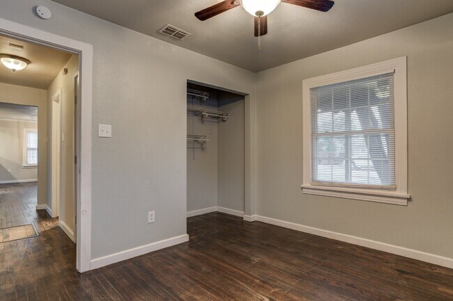 Building Photo - Wonderful 3/1 in the Medical District!