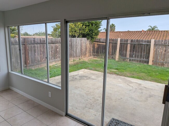 Building Photo - Mira Mesa Home