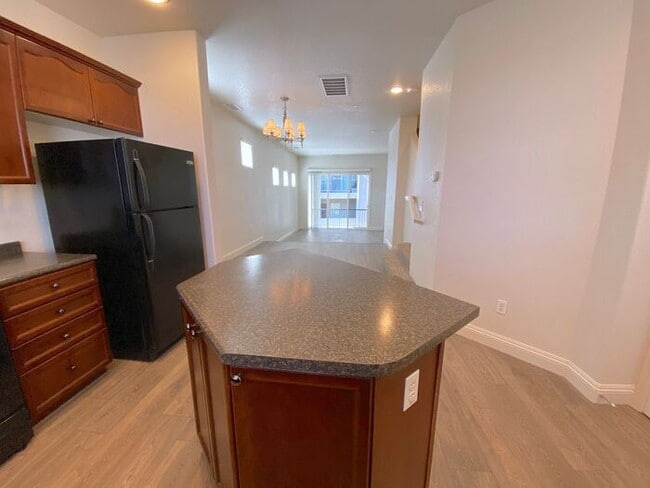 Primary Photo - Luxury Townhouse 2 Master Suites - North M...