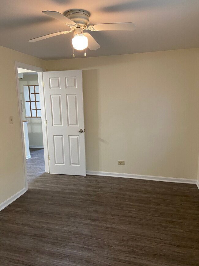 Building Photo - 8803 Dee Rd