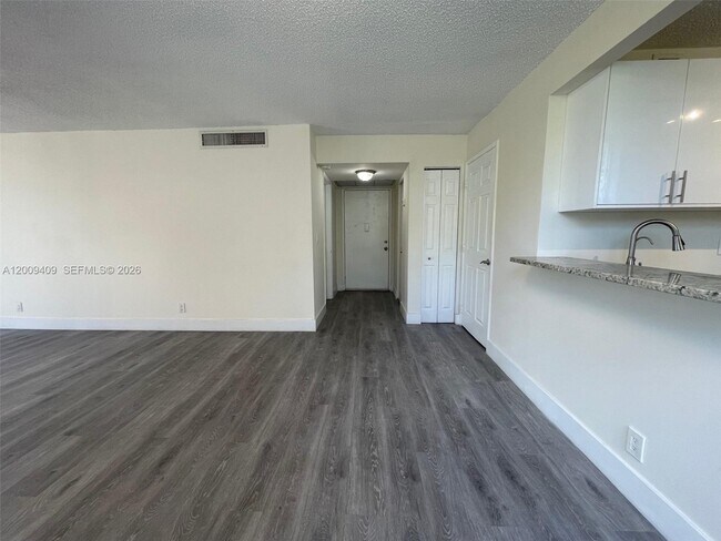 Building Photo - 9471 Evergreen Pl