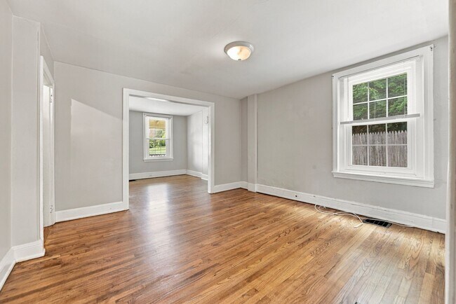 Building Photo - 730 N New St